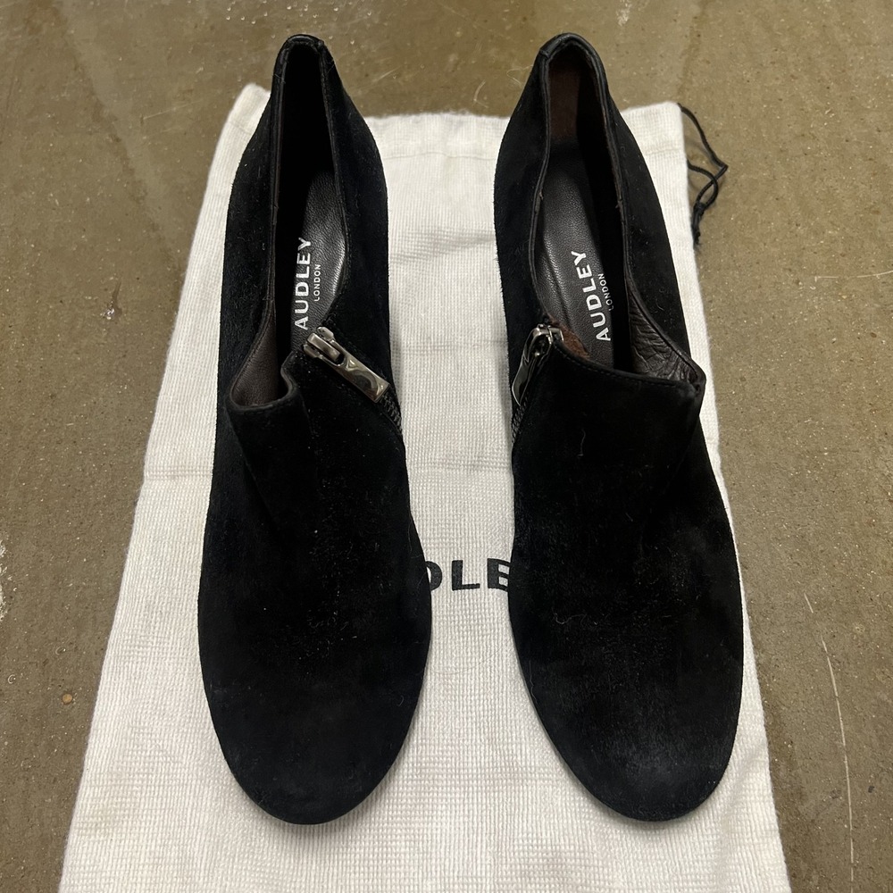 Audley London Size 38 Women Black Suede Side Zip Block Heel Shooties